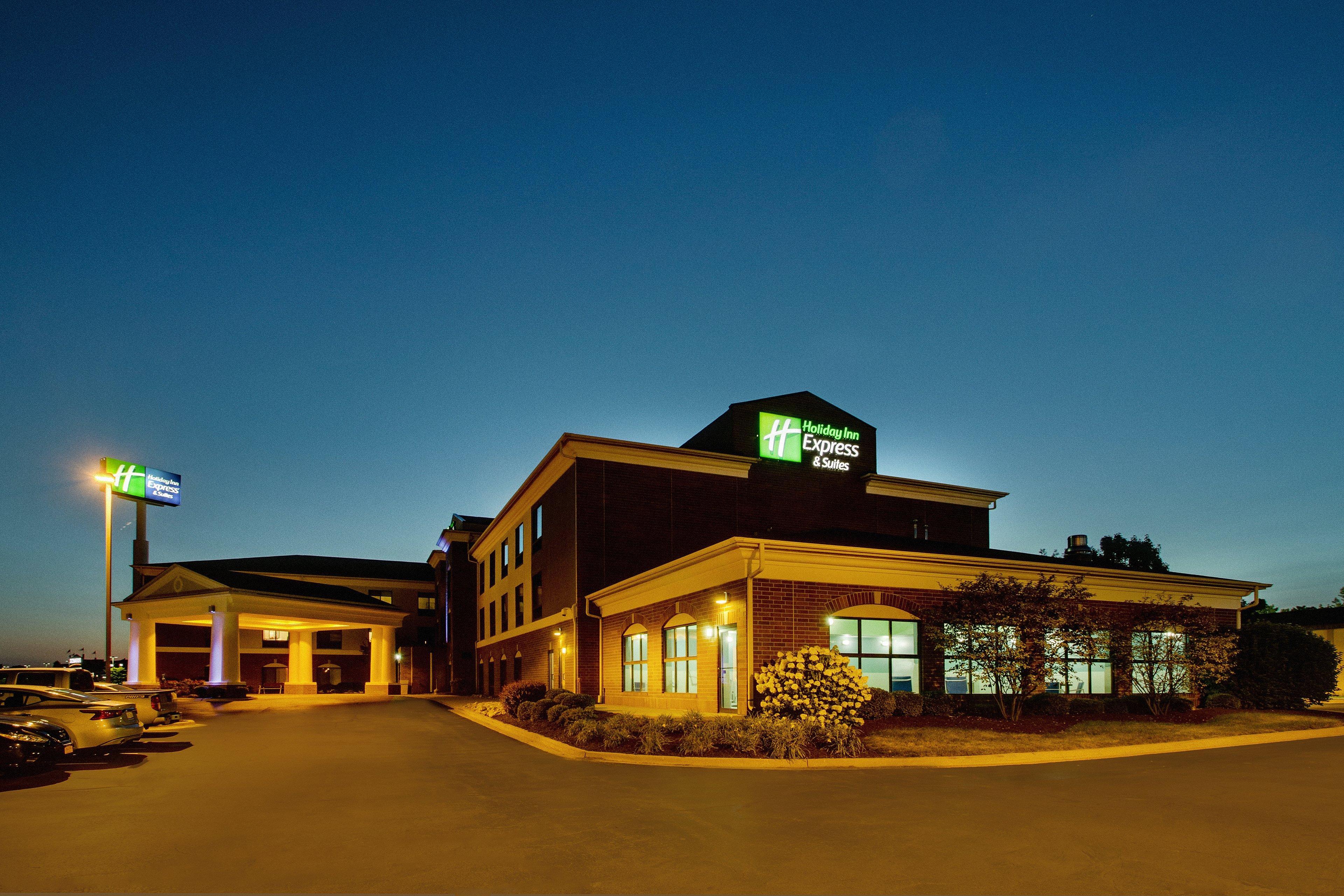 Holiday Inn Express Hotel & Suites Morris By Ihg Екстериор снимка