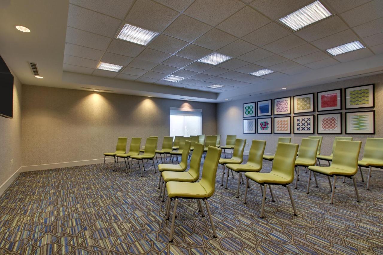 Holiday Inn Express Hotel & Suites Morris By Ihg Екстериор снимка
