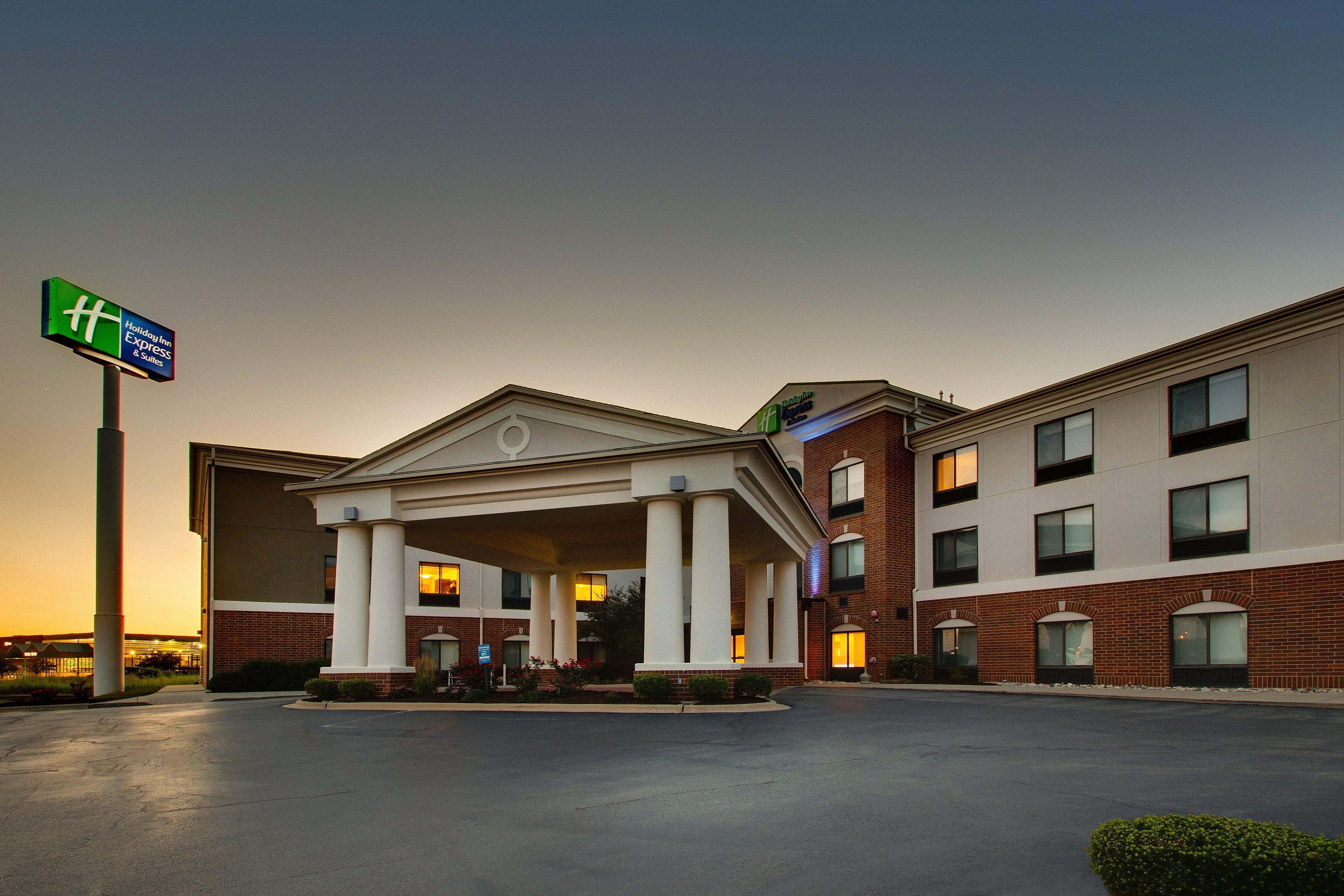 Holiday Inn Express Hotel & Suites Morris By Ihg Екстериор снимка
