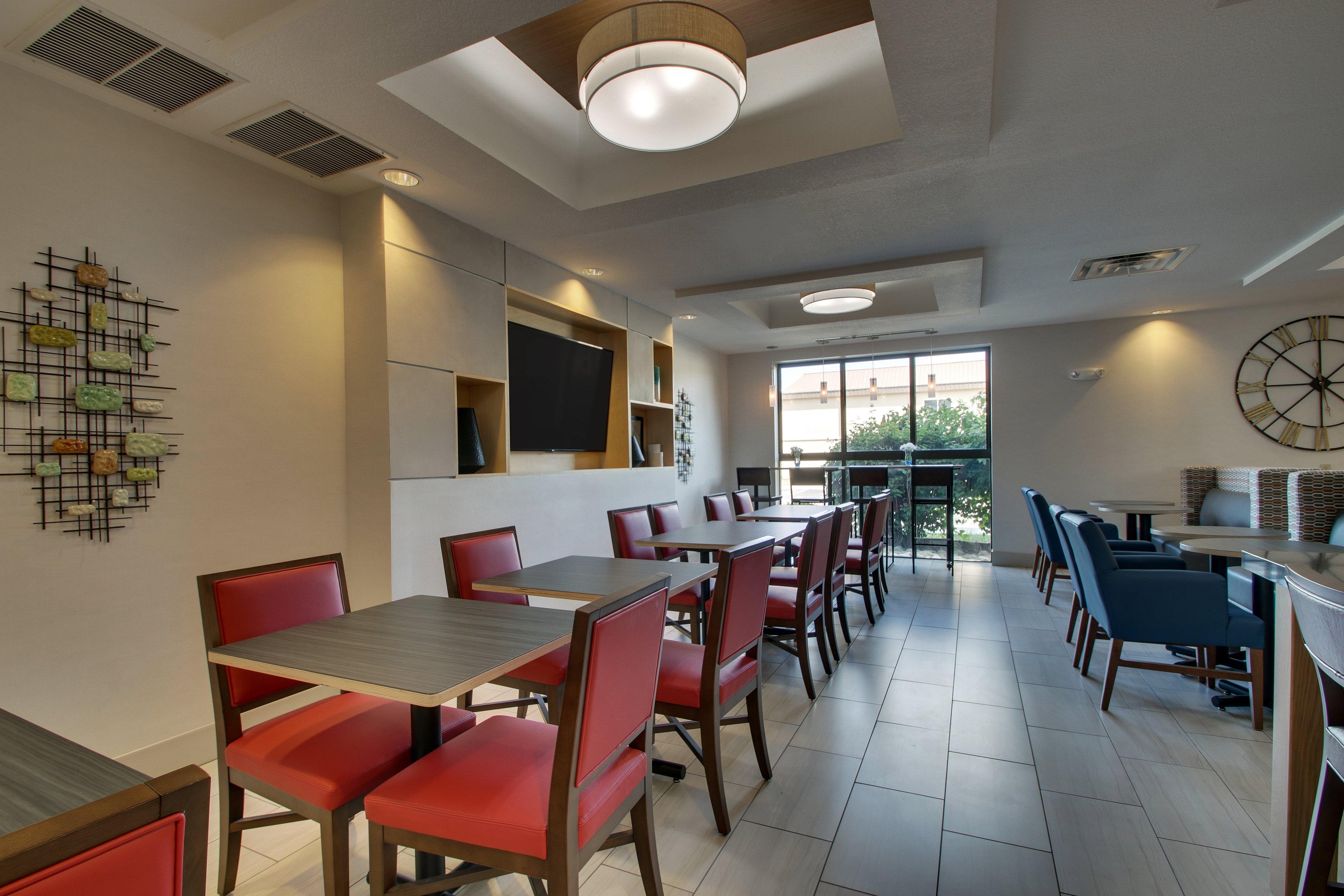 Holiday Inn Express Hotel & Suites Morris By Ihg Екстериор снимка