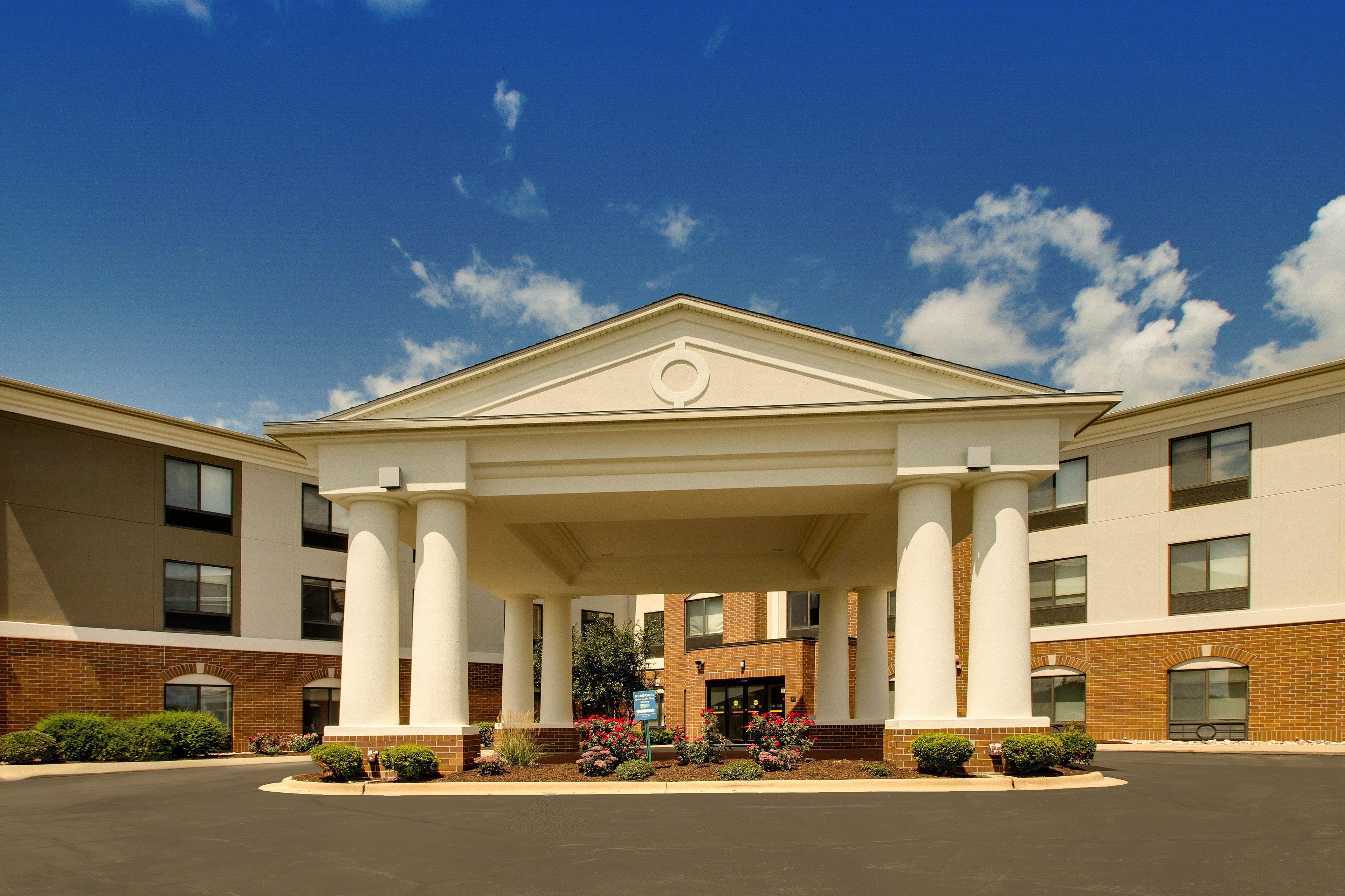 Holiday Inn Express Hotel & Suites Morris By Ihg Екстериор снимка