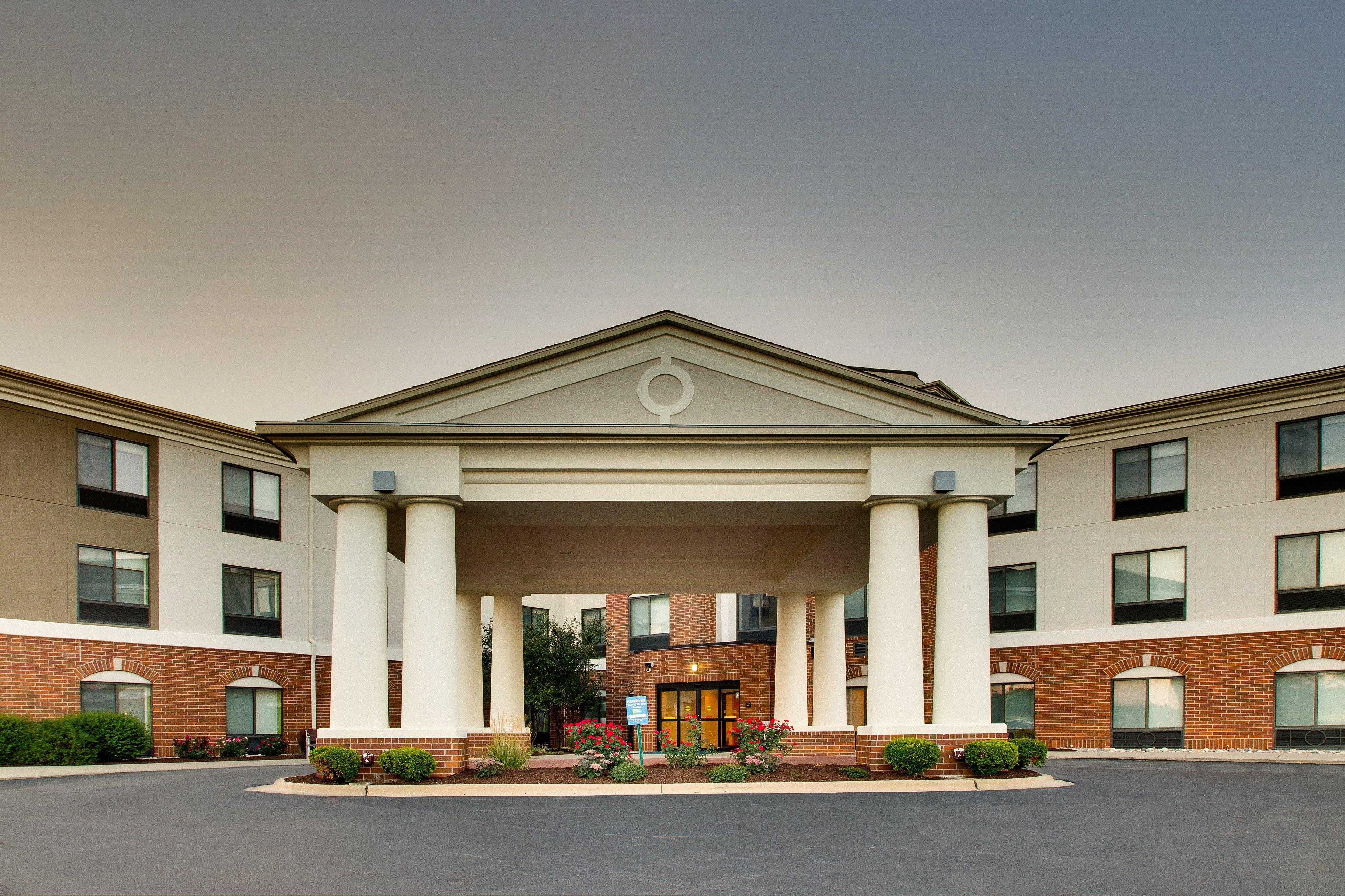 Holiday Inn Express Hotel & Suites Morris By Ihg Екстериор снимка