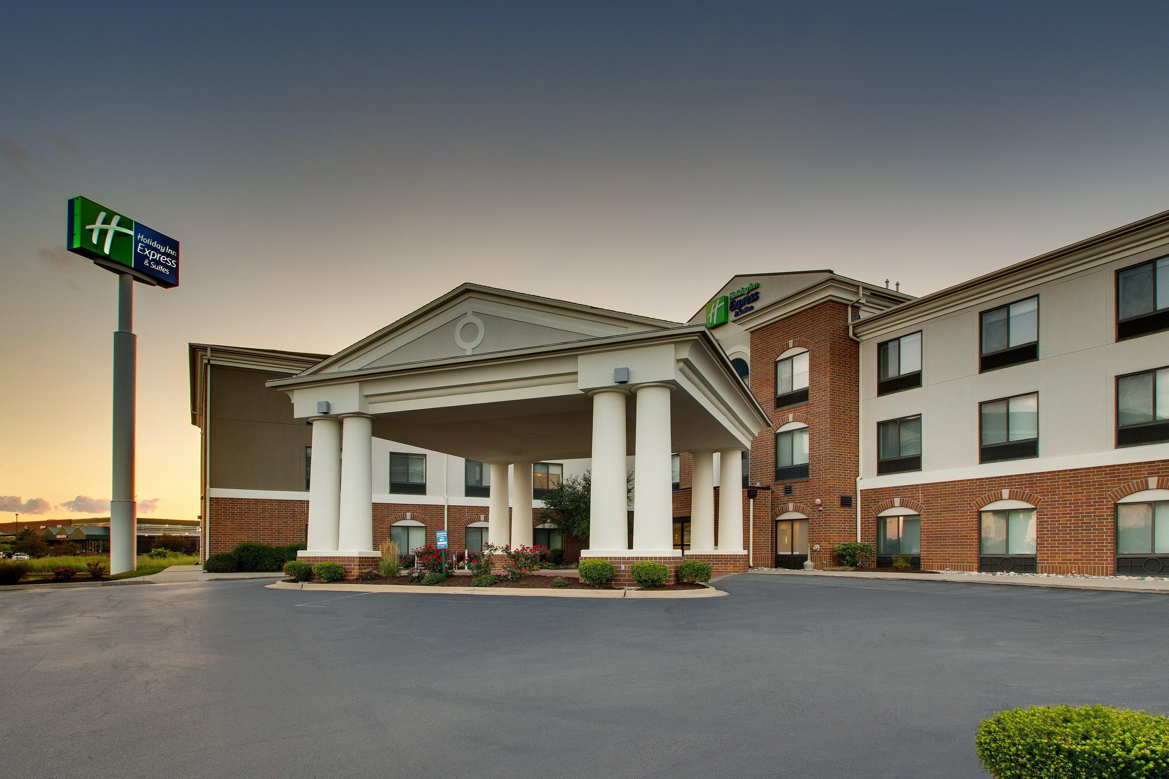 Holiday Inn Express Hotel & Suites Morris By Ihg Екстериор снимка